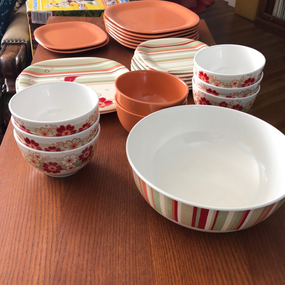 Set of Melamine Dishware